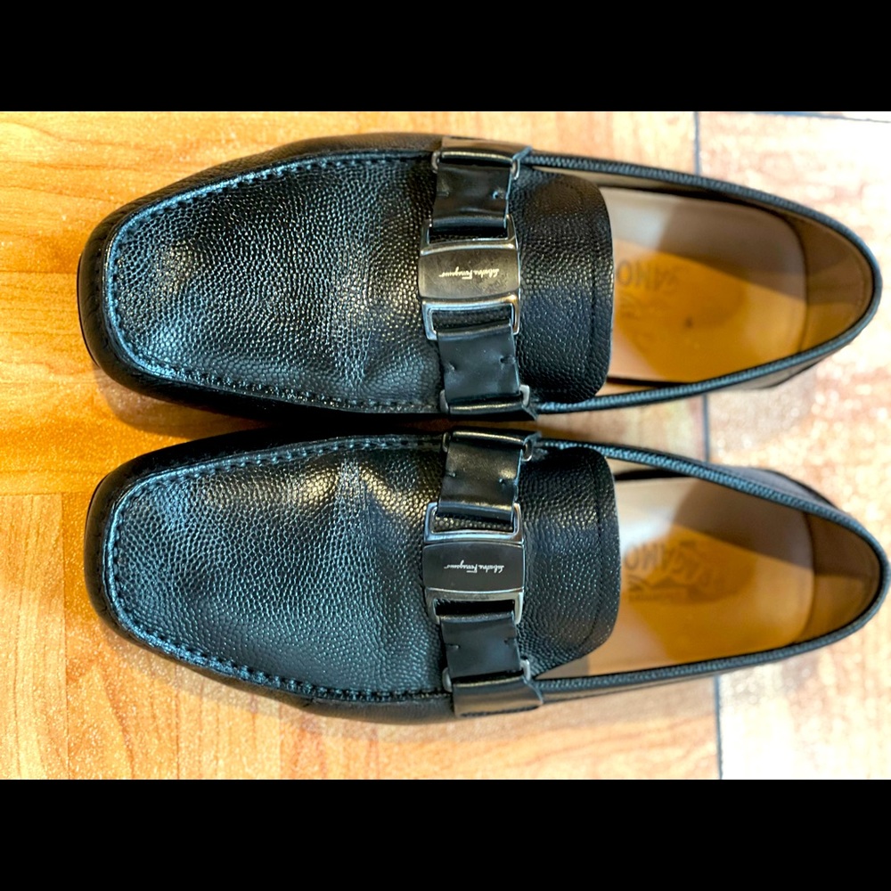 Salvatore Ferragamo Drivers Size 9 EE Black